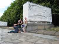 Scene bij het russisch monument.jpg